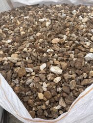 Márványtörmelék meleg-barna tört szemcsés, mosott 8-22 mm 1000 kg kiszerelés Márványtörmelék meleg-barna tört szemcsés, mosott 8-22 mm 1000 kg kiszerelés