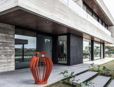 VASE kültéri szobor