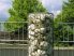 Gabion kerítés 150cm magas köroszloppal (átmérő 40cm), 140cm magas és 250cm hosszú kerítésmezővel. 